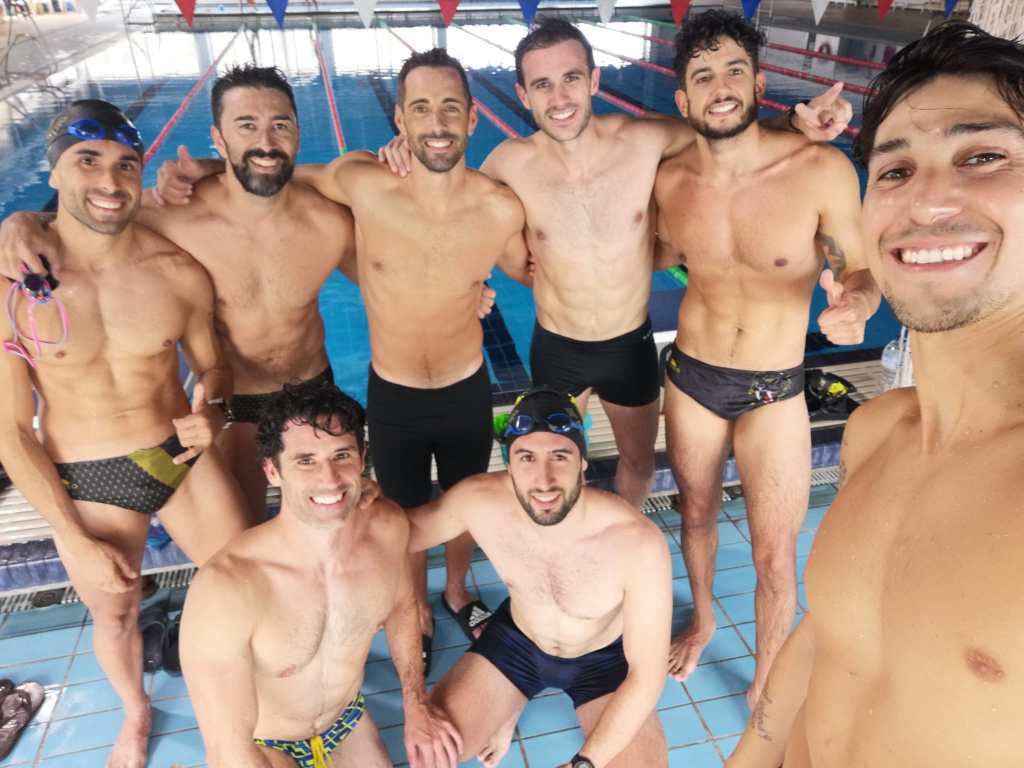 Gabriel diaz fabiero with a swimming group in Valencia 2022.